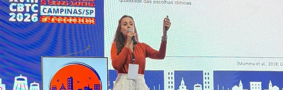 Dra. Katia Caetano em palestra